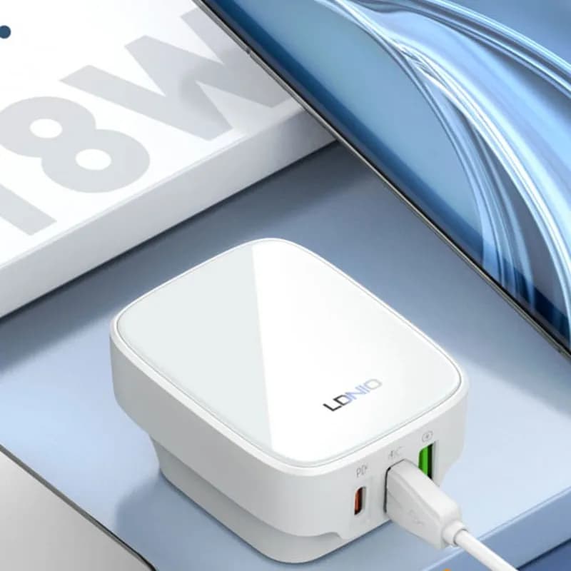 شارژر دیواری ۳ پورت الدینیو Ldnio Q334 توان ۳۲ وات همراه با کابل — تصویر ۲