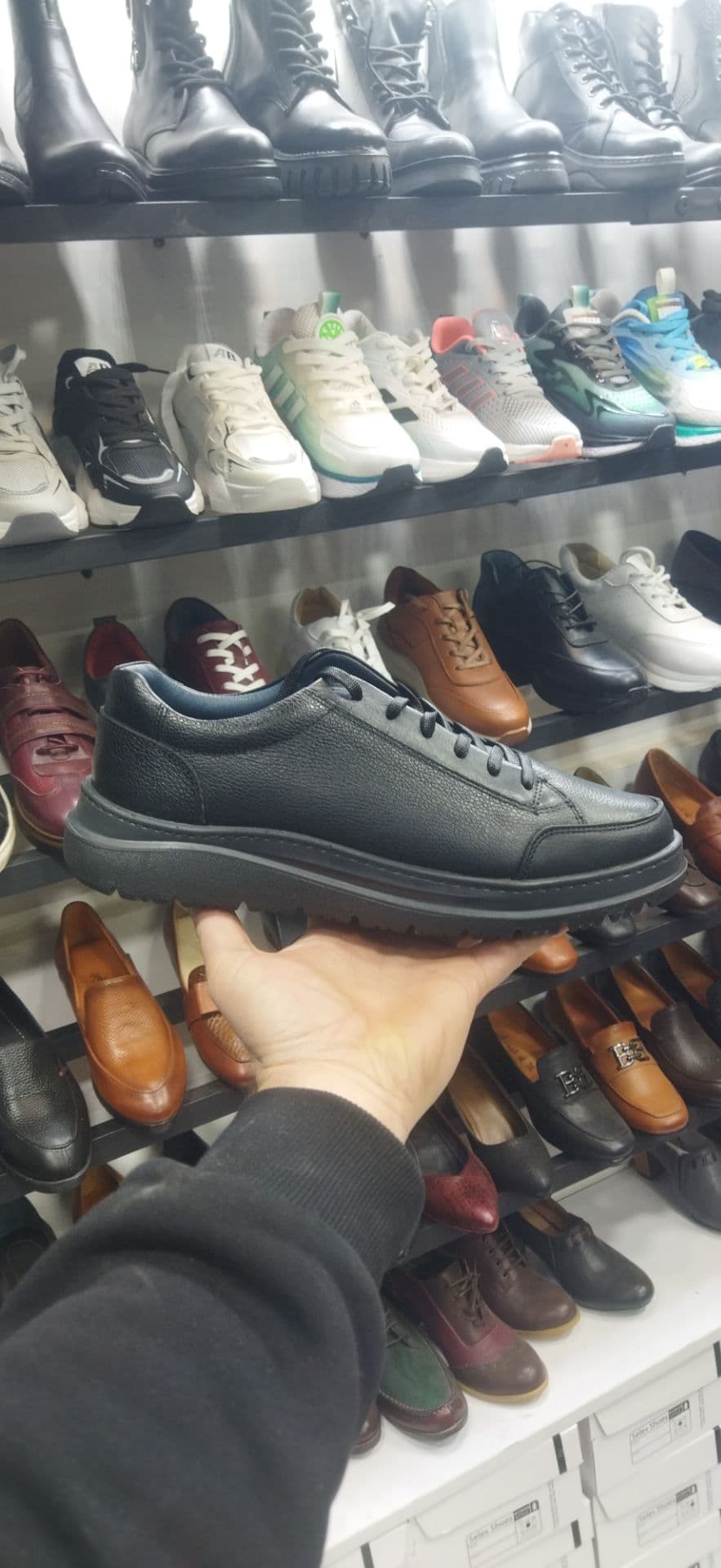 ونس مردانه چرم طبیعی مشکی و عسلی سایزبندی40_44 — تصویر ۶