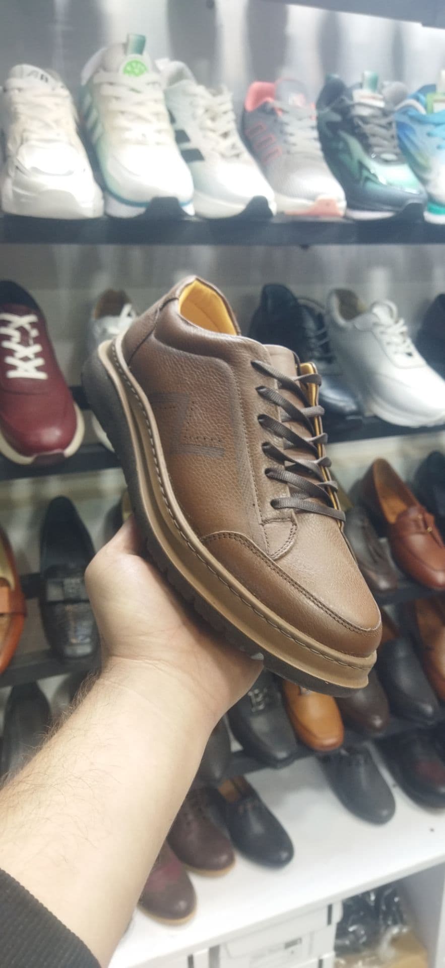 ونس مردانه چرم طبیعی مشکی و عسلی سایزبندی40_44 — تصویر ۸