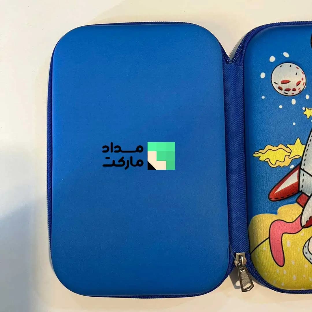 جامدادی تبلتی پارچه ای سرمه ای طرح موشک — تصویر ۲