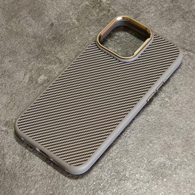 کیس Saiboro مدل Soft Carbon برای آیفون 16 پرومکس