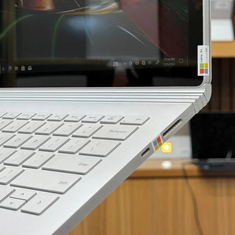 لپ تاپ surface book 3 استوک i7-32g-1tb-6gb=rtx3000 — تصویر ۲