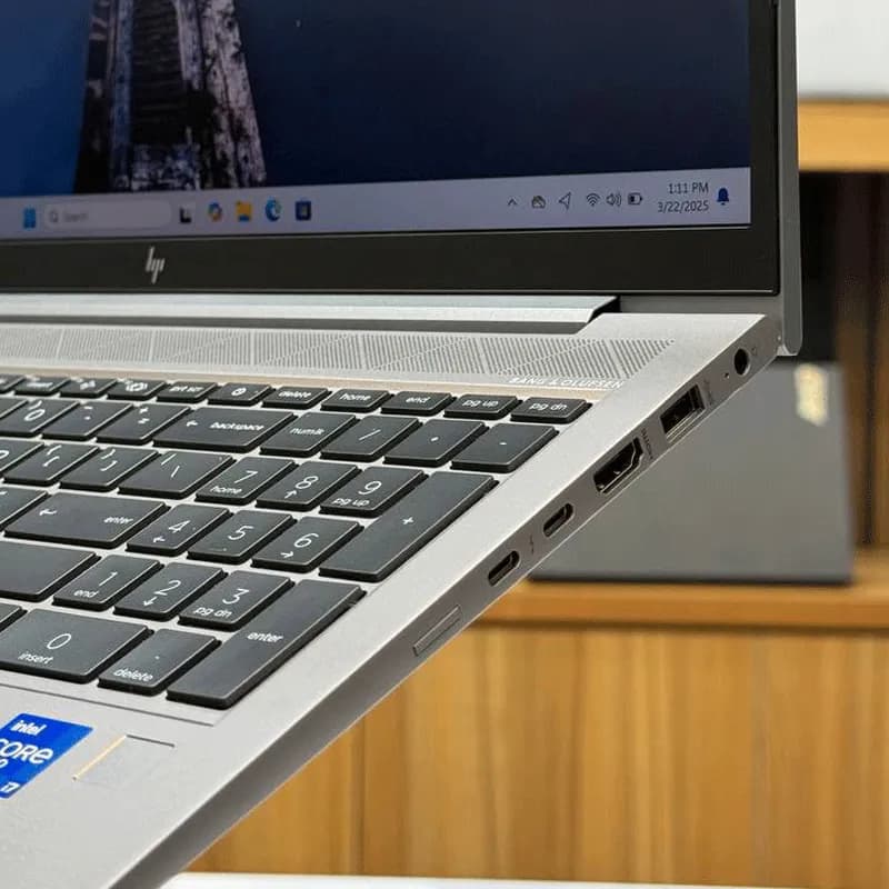 لپ تاپ hp zbook firefly 15 g8 استوک i7-16-512-4gb — تصویر ۱۰