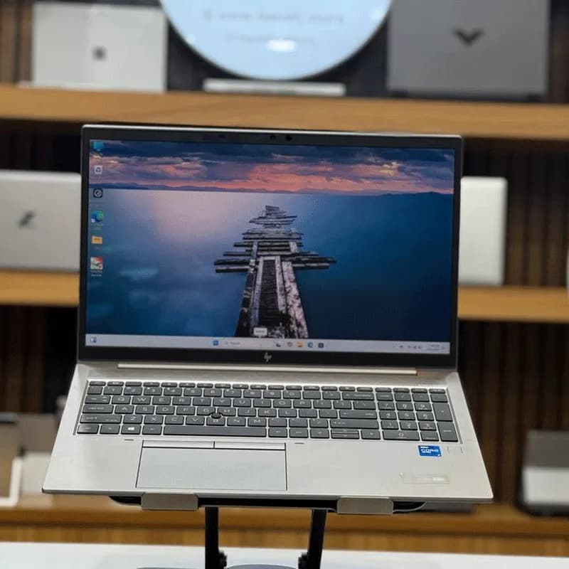 لپ تاپ hp zbook firefly 15 g8 استوک i7-16-512-4gb