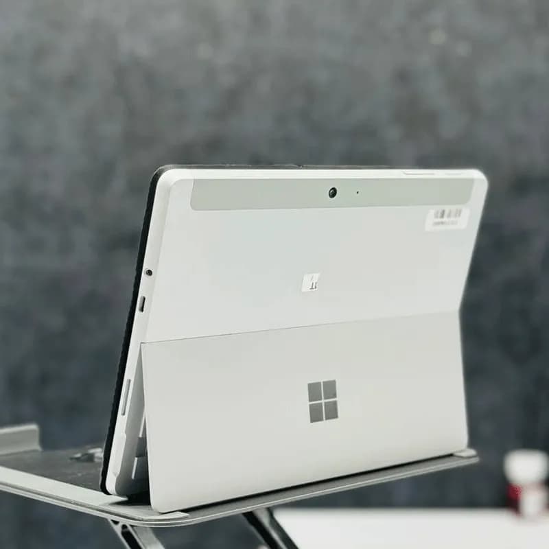 لپ تاپ surface go 2 استوک pentium-8-128 — تصویر ۳