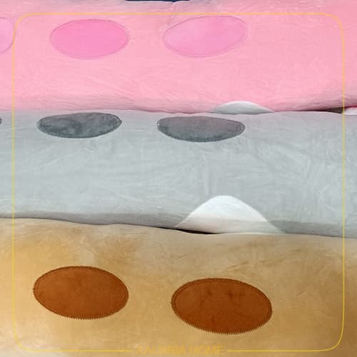 عروسک طرح گربه بالشتی مدل ایستاده — تصویر ۲
