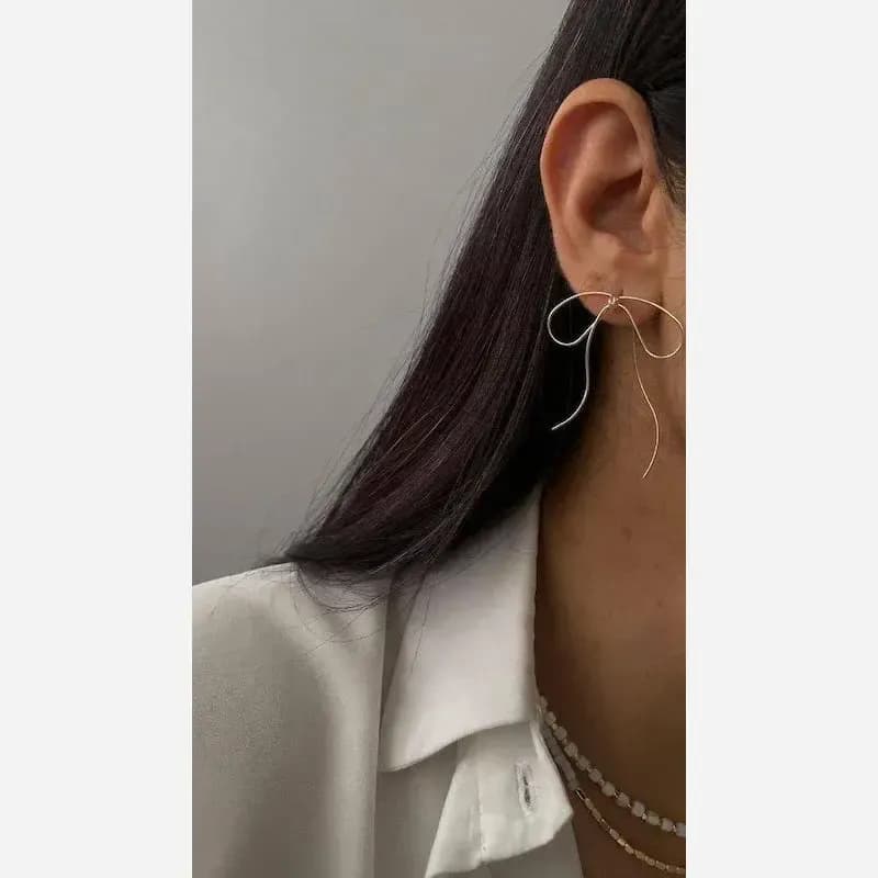گوشواره مینیمال دخترانه مدل پاپیون استیل رنگ ثابت — تصویر ۲
