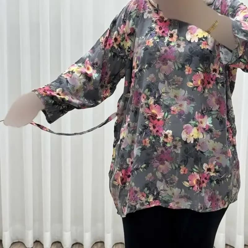 بلوز زنانه نخی مدل گل یخی فری سایز مناسب تا سایز 54 — تصویر ۵