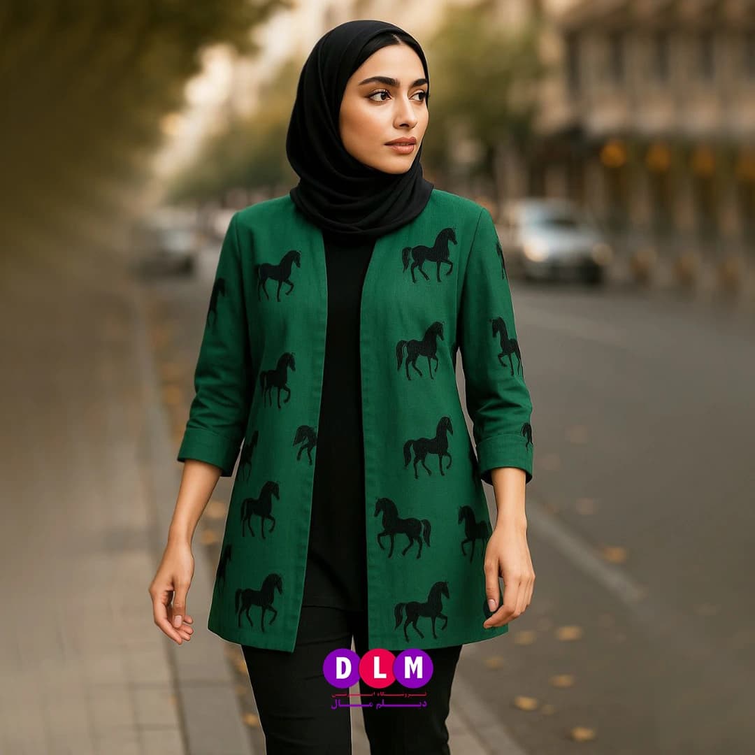 مانتو کژوال سبز طرح اسب – شیک برای استایل روزمره شما — تصویر ۳