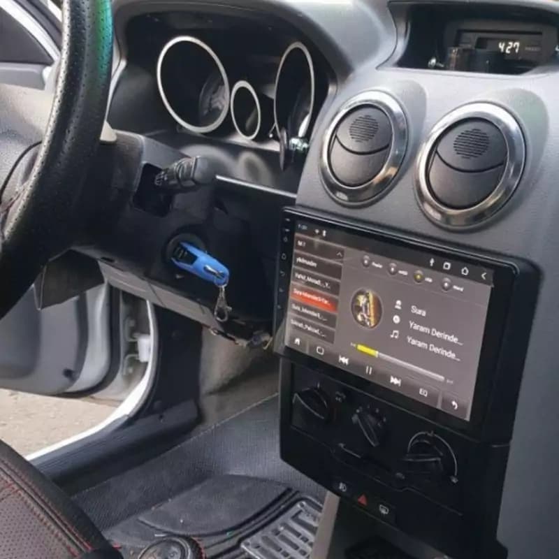 مانیتور ۱۱ اینچ پراید۱۱۱ مدل P200 برند Mediatech همراه با کنباس و سوکت و قاب فابریک