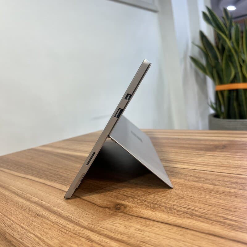 تبلت استوک مایکروسافت <Surface Pro 6 i5 8 256 </span — تصویر ۵