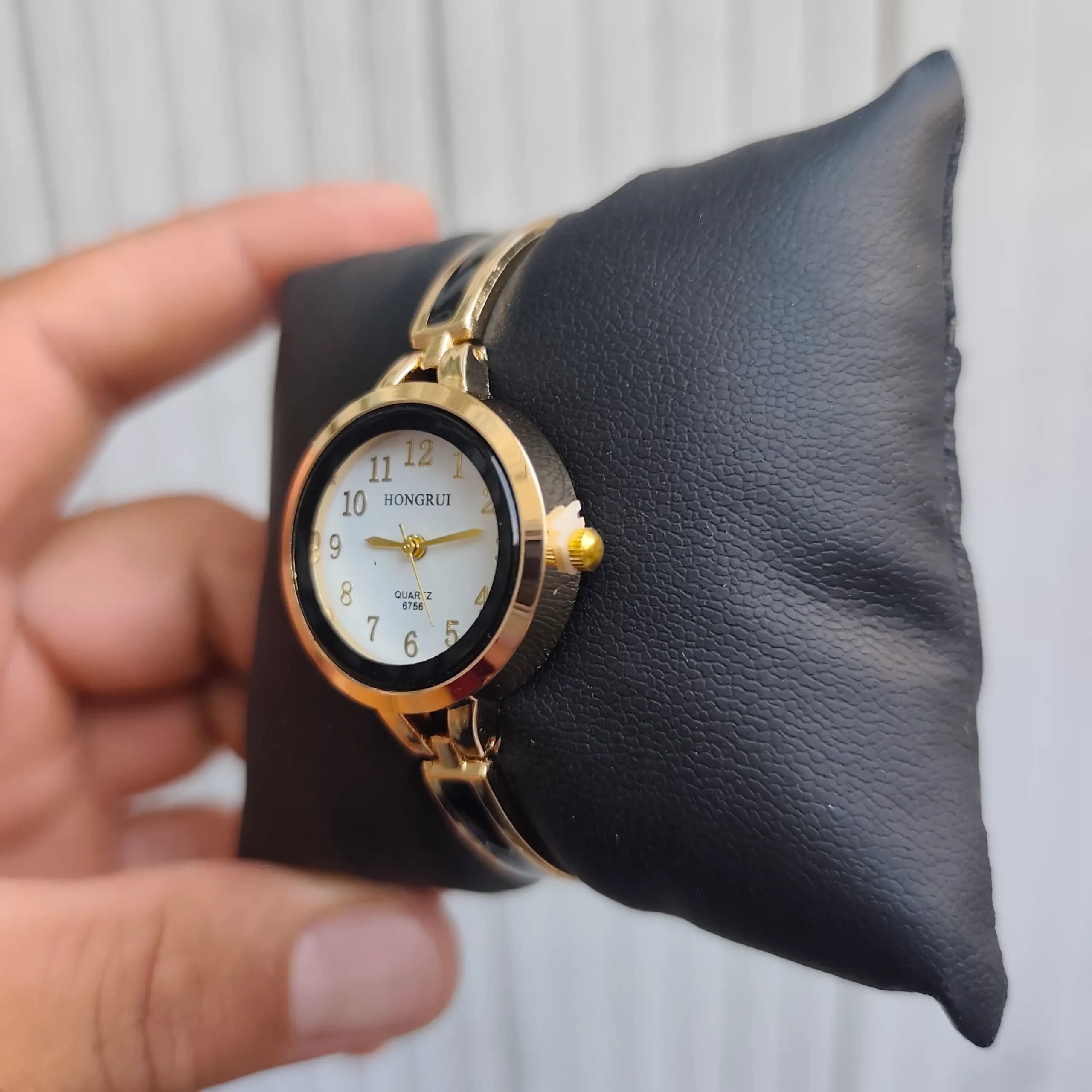 ساعت مچی زنانه هانگوری مشکی — تصویر ۲