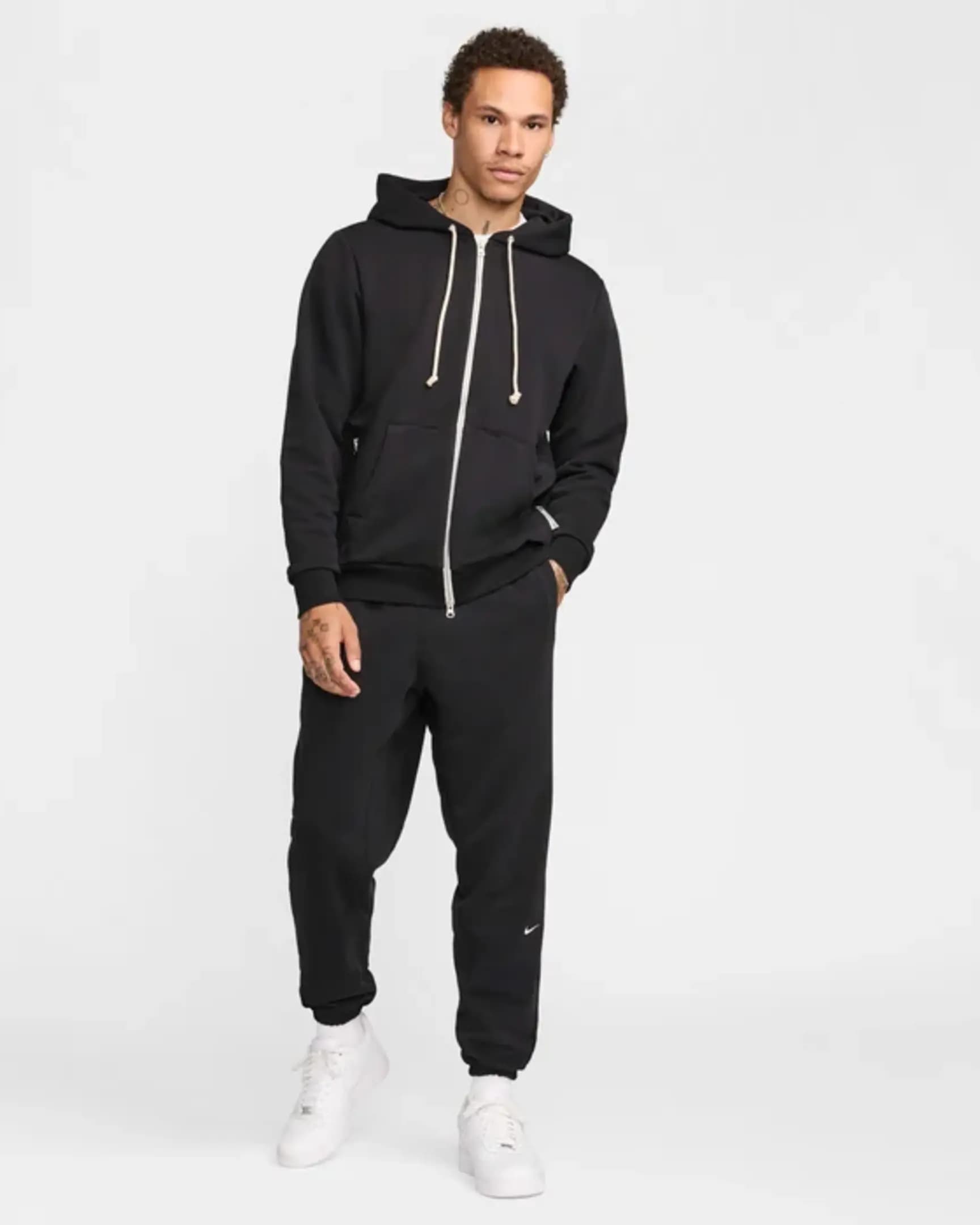 Nike Standard Issue — تصویر ۷