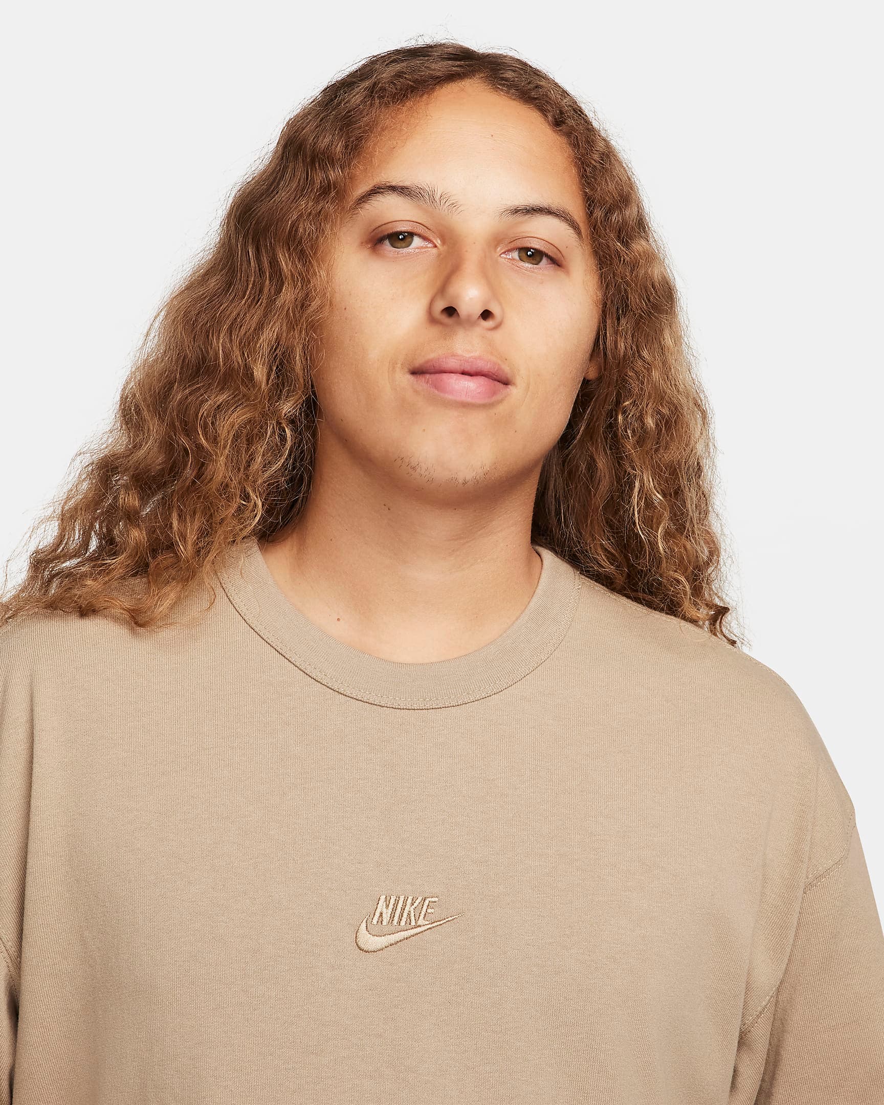 Nike Sportswear Premium Essentials — تصویر ۳