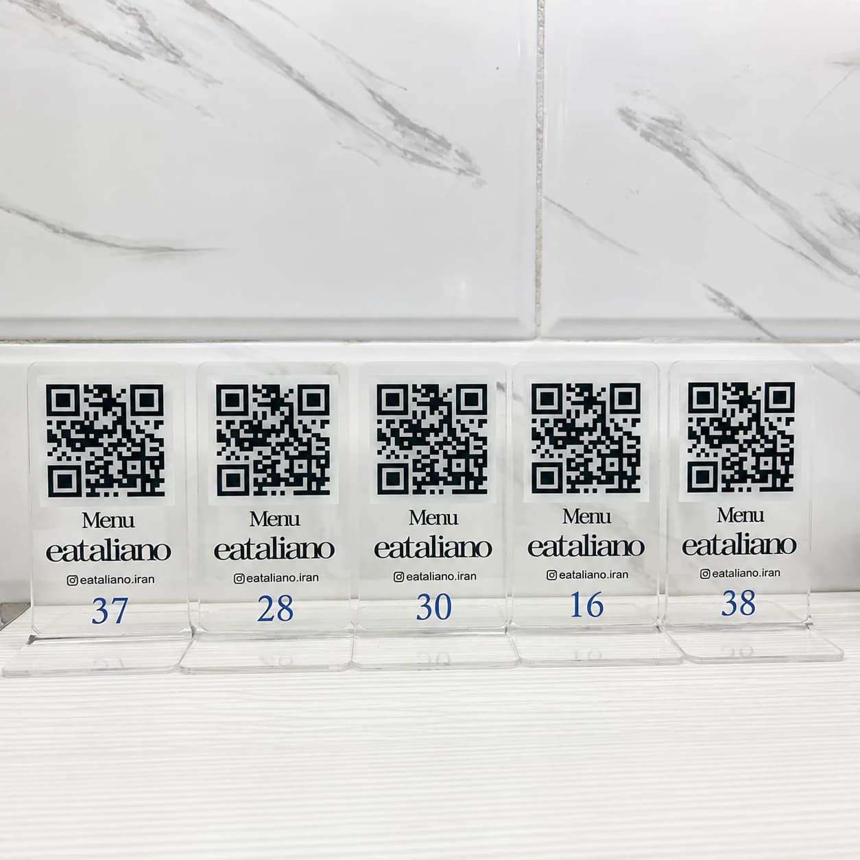 استند qr code ساده شفاف چاپی — تصویر ۸