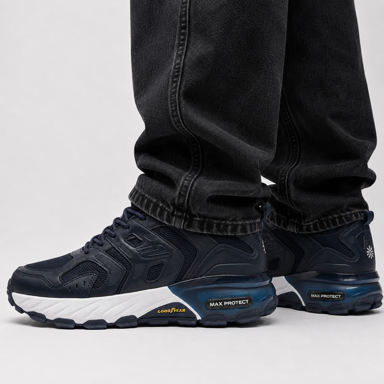 کتانی اسپرت مردانه مدل Skechers Max Protect مناسب کوهنوردی، طبیعتگردی و پیادهروی رنگ سورمه ای — تصویر ۶