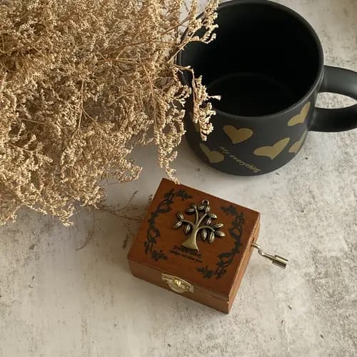 جعبه موزیکال چوبی هندلی کلاسیک- آهنگ بیکلام تولد مبارک – در 10 طرح قابل انتخاب — تصویر ۵
