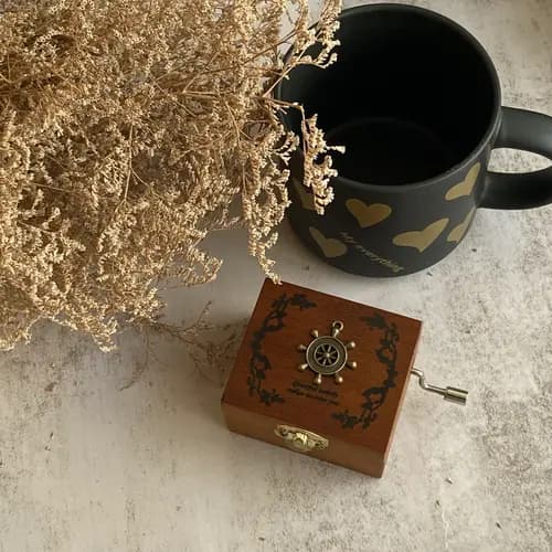 جعبه موزیکال چوبی هندلی کلاسیک- آهنگ بیکلام تولد مبارک – در 10 طرح قابل انتخاب — تصویر ۸