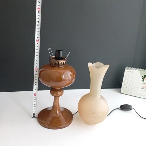 چراغ گردسوز چوبی پایه خراطی – یک دکوری زیبا و نوستالژیک — تصویر ۵