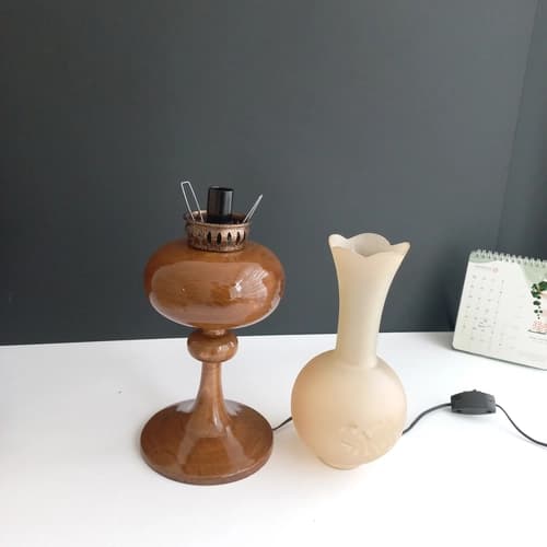 چراغ گردسوز چوبی پایه خراطی – یک دکوری زیبا و نوستالژیک — تصویر ۸