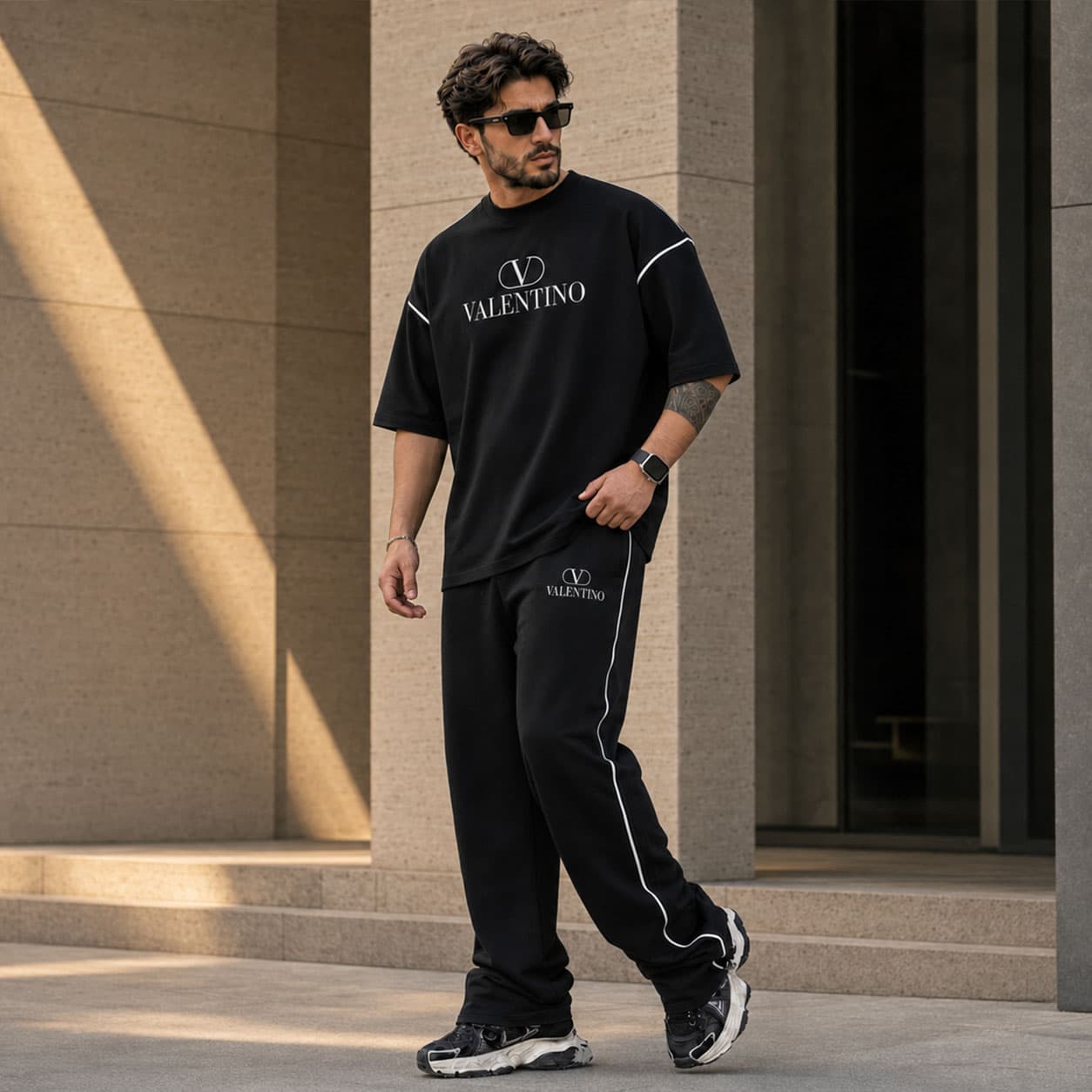 ست تیشرت و شلوار مردانه طرح VALENTINO خطدار | رنگ مشکی — تصویر ۵