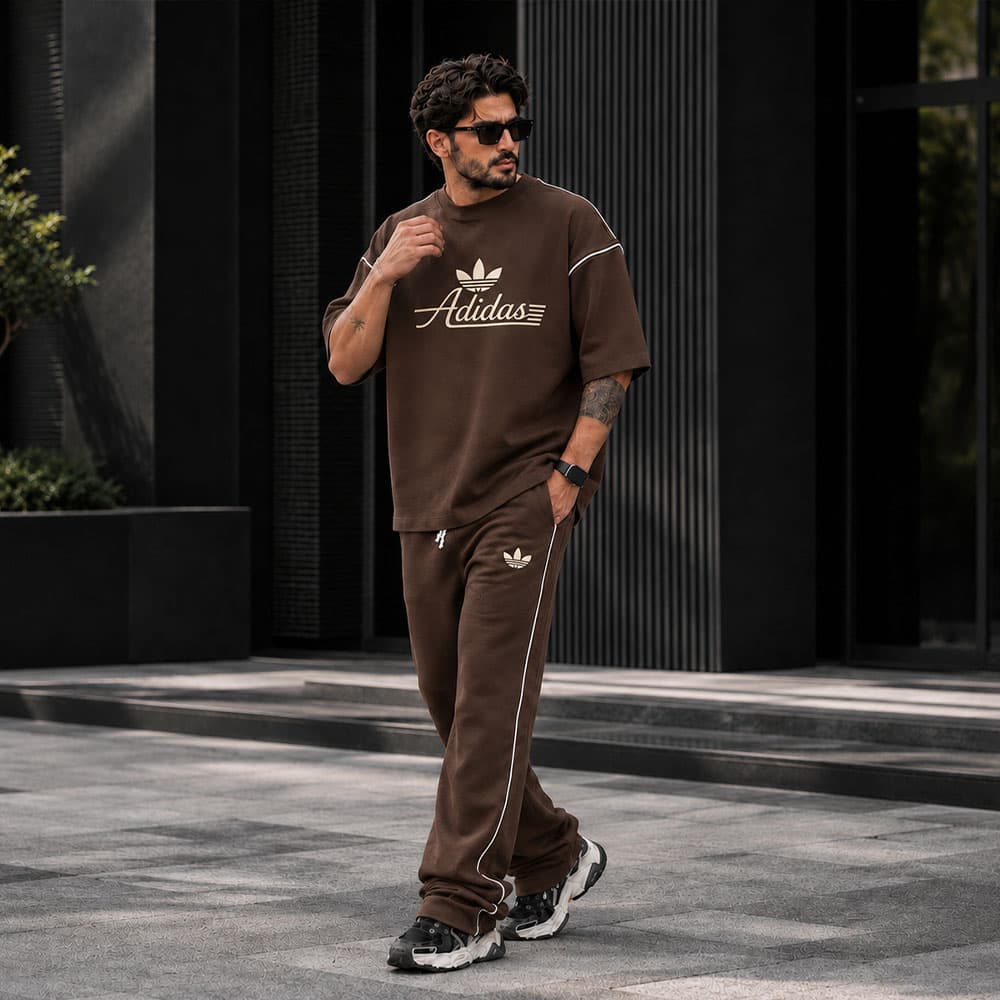 ست تیشرت و شلوار مردانه طرح adidas خطدار | رنگ قهوه ای — تصویر ۲