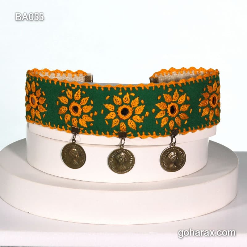 ست طوق گردن و گوشواره سوزن دوزی بلوچی آینه کاری شده دست ساز | code:ba055 — تصویر ۳