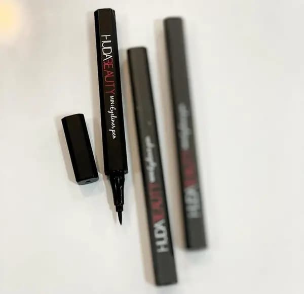 خط چشم ماژیکی شش ضلعی مشکی هدی HUDA BEAUTY