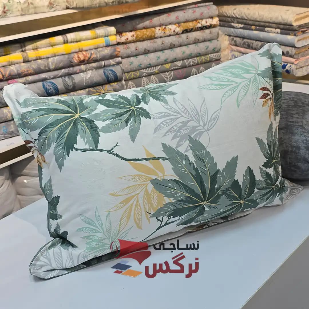 روبالشتی ژاکارد ساتن ابریشم طرح برگ افرا کد 142 — تصویر ۴