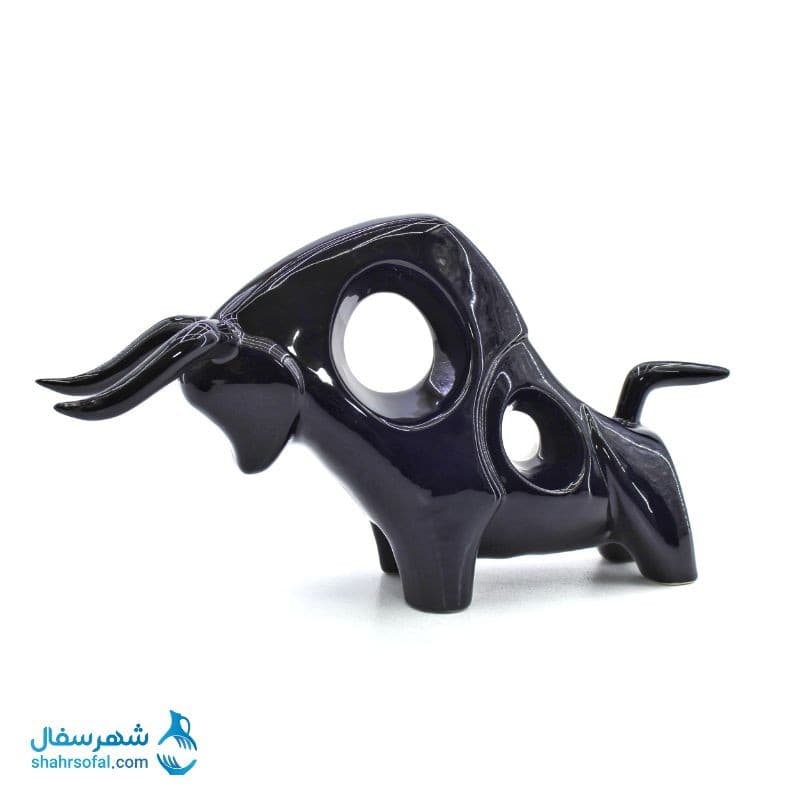 مجسمه سرامیکی گاومیش لعاب سورمه ای — تصویر ۳