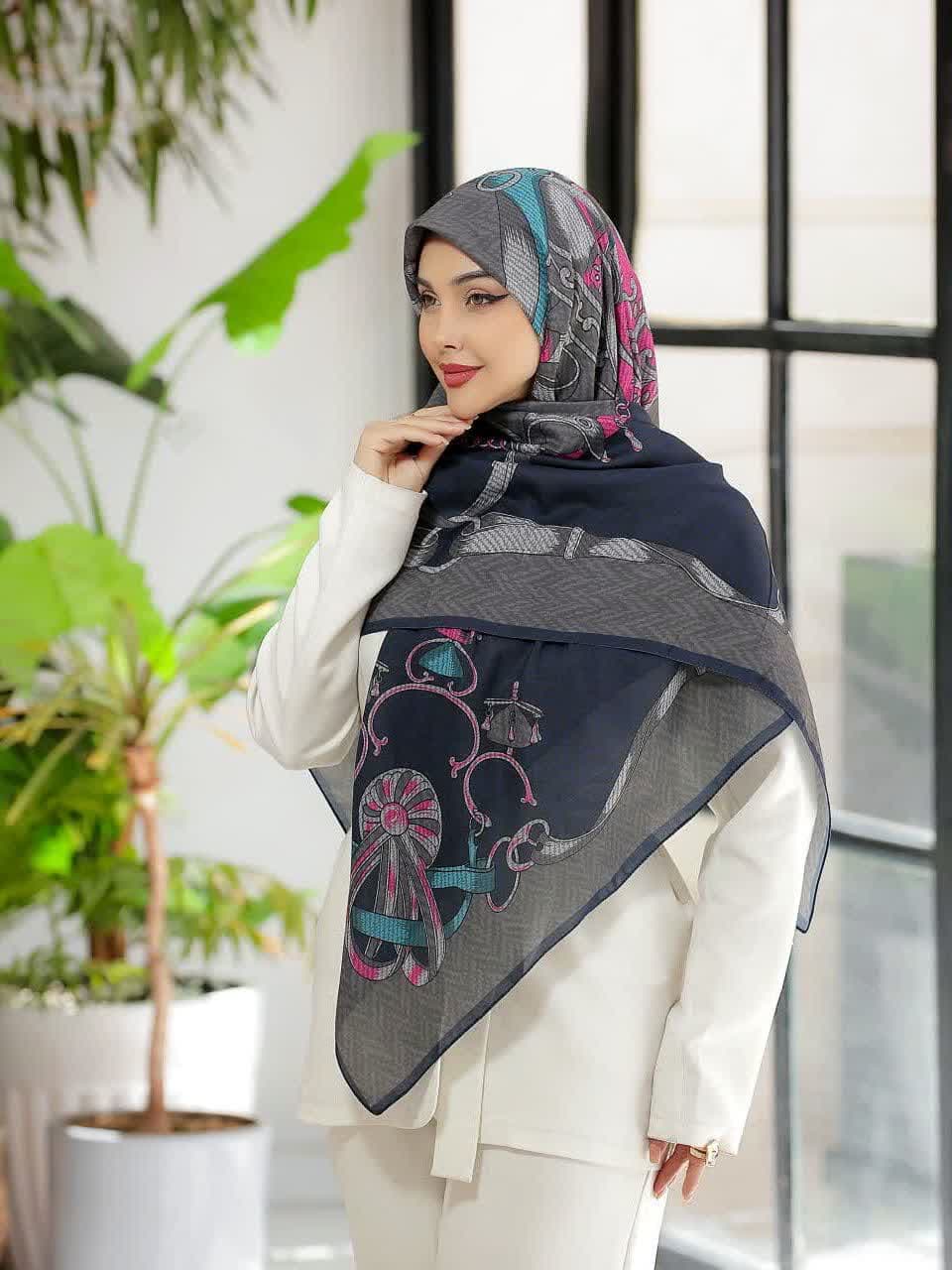 روسری نخی آبرنگی سرمه ای 140 طرح کمربندی