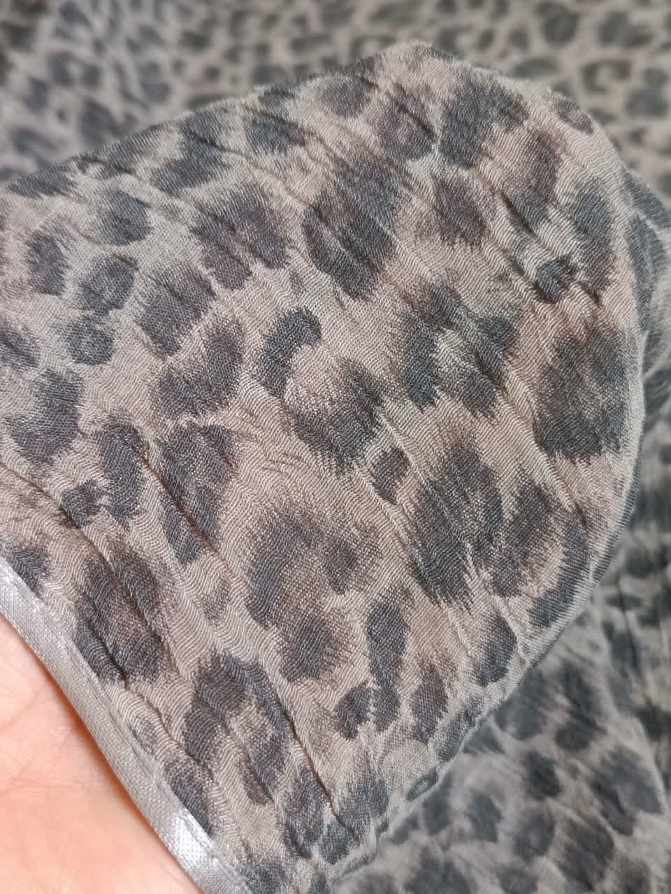 شال لینن پلنگی — تصویر ۲