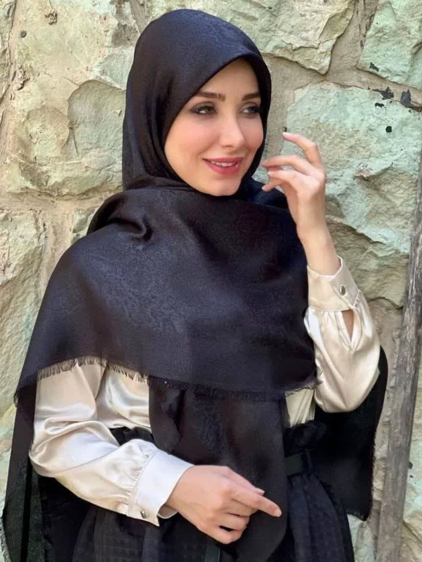 روسری ابریشم ژاکارد لمه دار مشکی 140