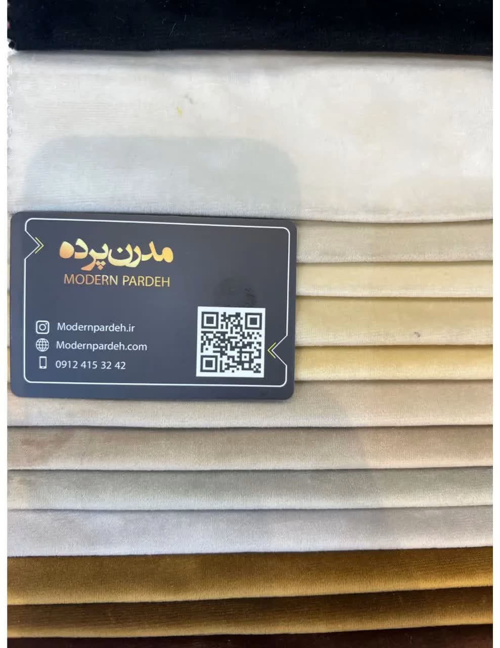 پرده مینیمال ترکیب حریر و مخمل کرم روشن کد 01 — تصویر ۴