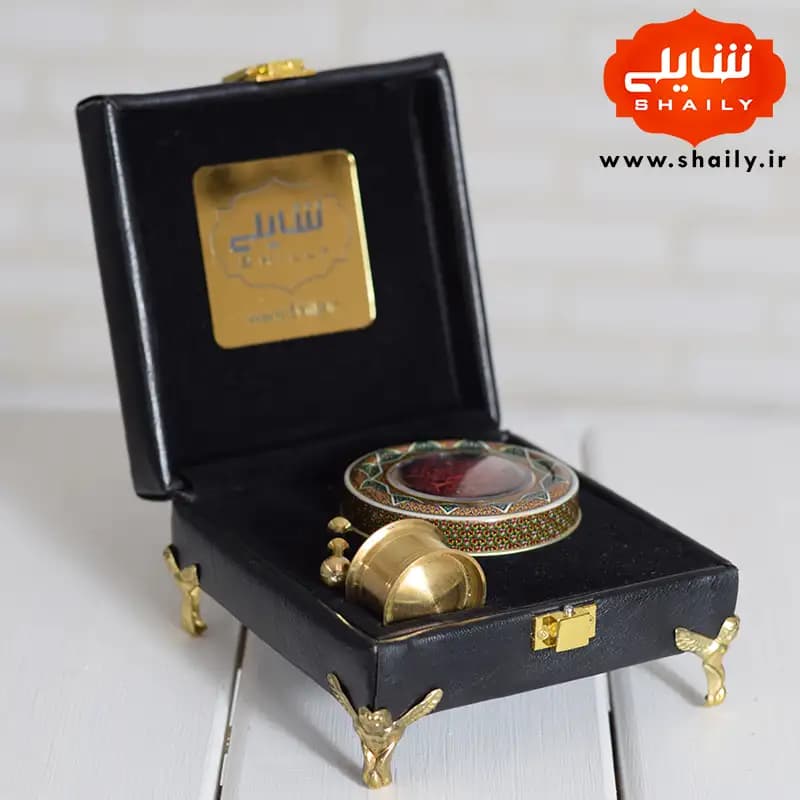 پک کادویی چرمی حاوی نیم مثقال زعفران ارگانیک قائنات