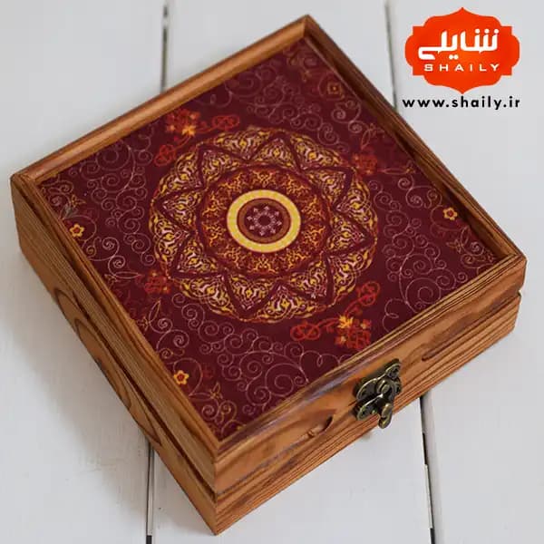 پک کادویی چوبی طرح نقاشی مینیاتور حاوی یک مثقال زعفران ارگانیک قائنات — تصویر ۶