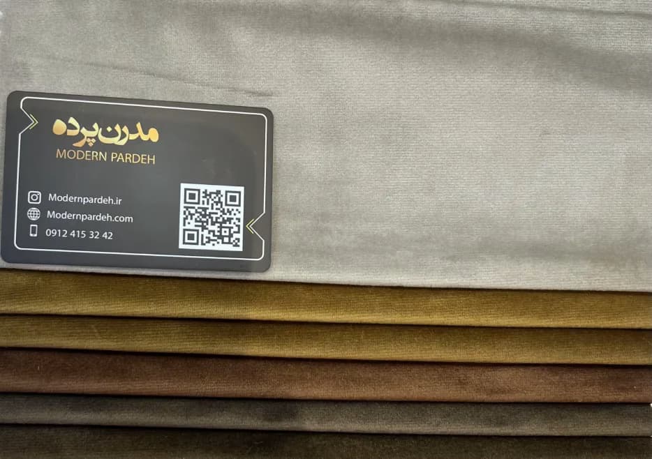 پرده مینیمال مخمل ساده طوسی روشن کد 06 — تصویر ۲