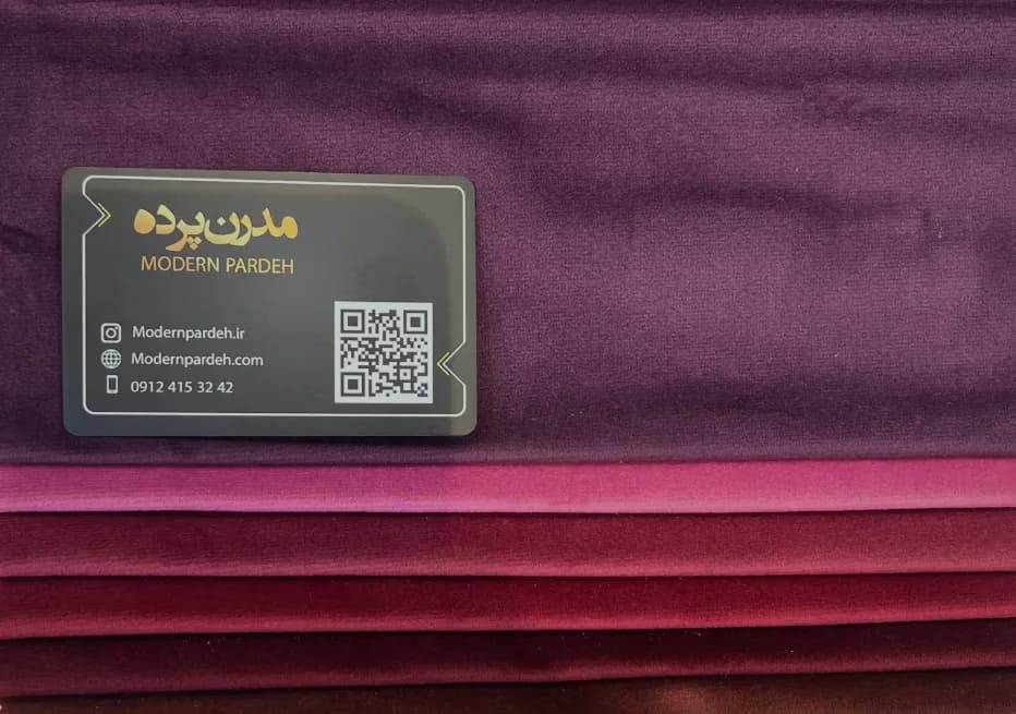 پرده مینیمال مخمل ساده بادمجانی کد 21 — تصویر ۴
