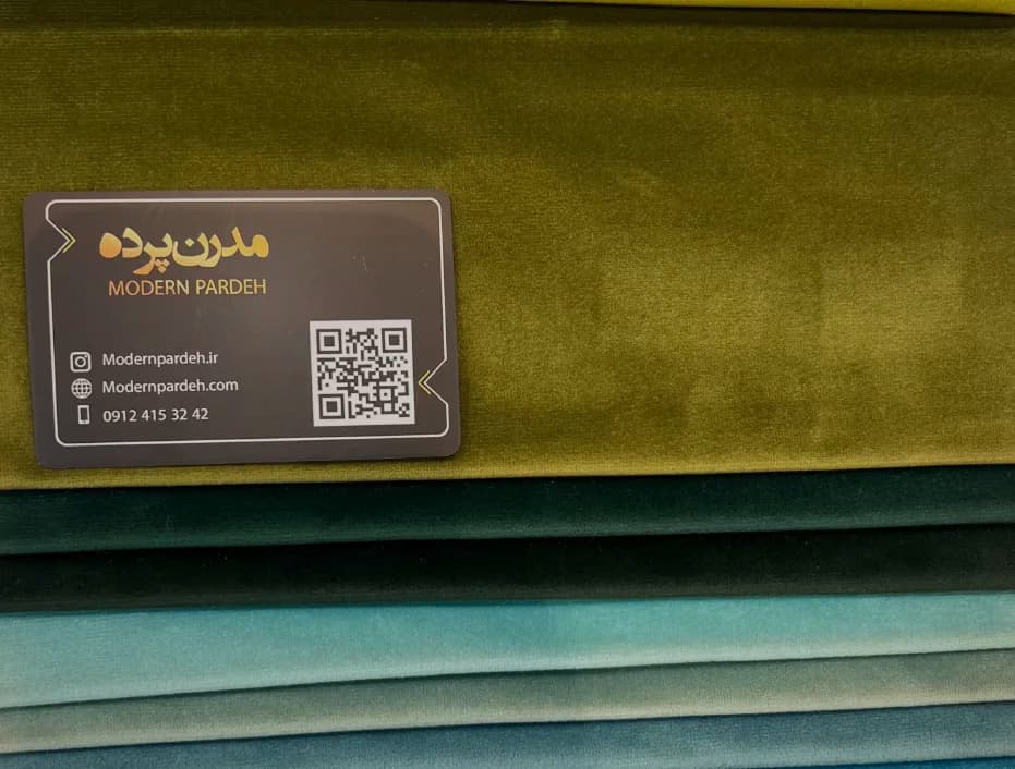 پرده مینیمال مخمل ساده سبز زیتونی کد 40 — تصویر ۴