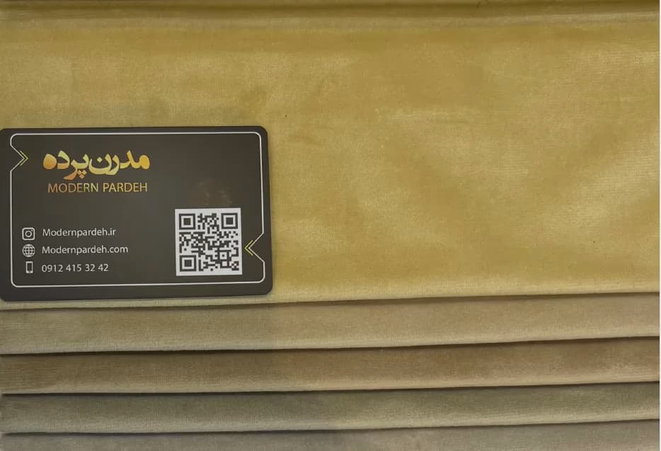 پرده مینیمال مخمل ساده کرم طلایی کد 32 — تصویر ۴