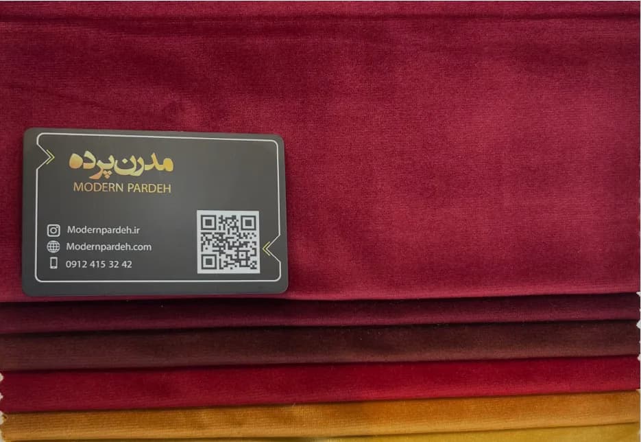 پرده مینیمال مخمل ساده زرشکی کد 55 — تصویر ۴