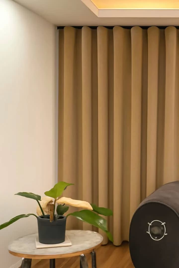 پرده مینیمال مخمل ساده نسکافه ای شتری کد 34