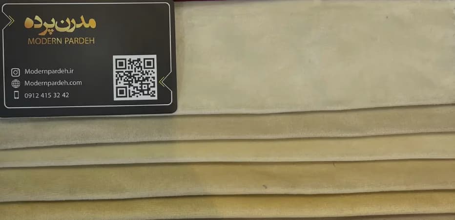 پرده مینیمال مخمل ساده کرم روشن کد 01 — تصویر ۴