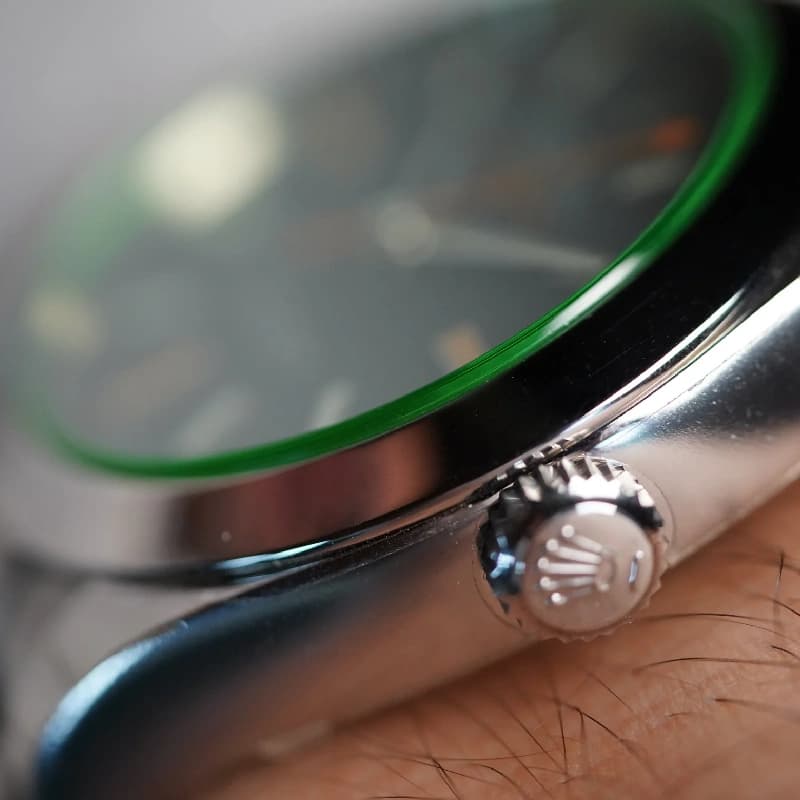 رولکس Milgauss 40 مشکی | شیشه سبز و عقربه صاعقه‌ای نارنجی | رفرنس 116400GV — تصویر ۱۰