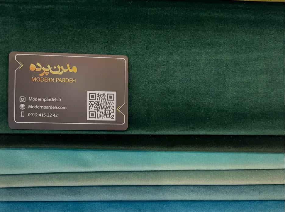 پرده مینیمال مخمل ساده سبز درباری کد 42 — تصویر ۲