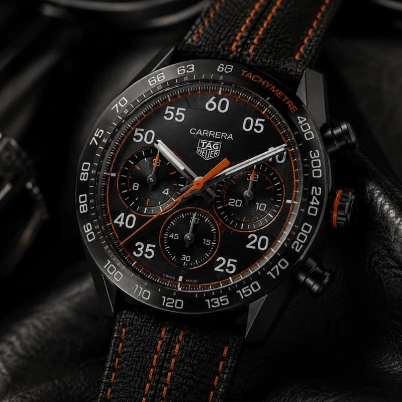 تگ هویر Carrera Chronograph x Porsche Orange Racing Special Edition 44 استیل با پوشش DLC مشکی | صفحه مشکی با جزئیات نارنجی | بزل سرامیکی مشکی Tachymeter و بند چرمی مشکی با دوخت نارنجی | رفرنس CBN2A1M. — تصویر ۱۲