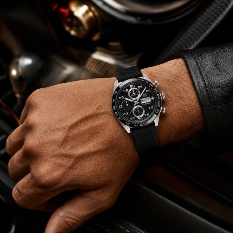 تگ هویر Carrera Chronograph Automatic 44 استیل | صفحه مشکی با ساب‌دایال‌های نقره‌ای و جزئیات قرمز | بزل سرامیکی مشکی Tachymeter و بند رابر مشکی سوراخ‌دار | رفرنس CBN2A1AA.FT6228 — تصویر ۱۱