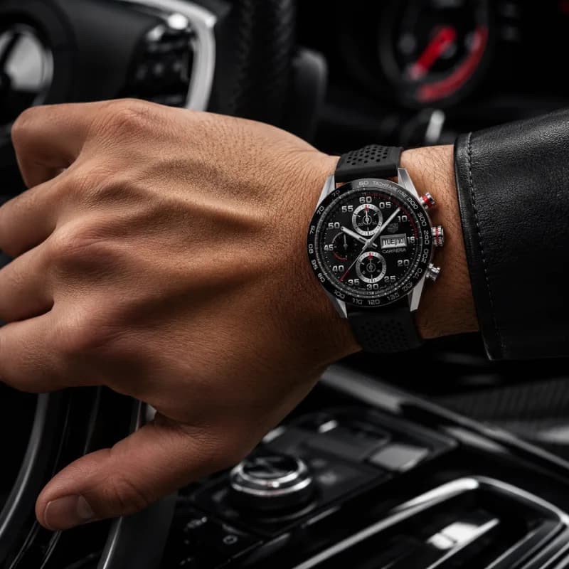 تگ هویر Carrera Chronograph Automatic 44 استیل | صفحه مشکی با ساب‌دایال‌های نقره‌ای و جزئیات قرمز | بزل سرامیکی مشکی Tachymeter و بند رابر مشکی سوراخ‌دار | رفرنس CBN2A1AA.FT6228 — تصویر ۸