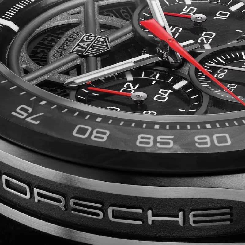 تگ هویر Carrera Chronograph x Porsche 963 Limited Edition 44 استیل | صفحه اسکلتون خاکستری | بزل کربن مشکی و بند رابر مشکی | رفرنس CBU2010.FT6267 — تصویر ۷