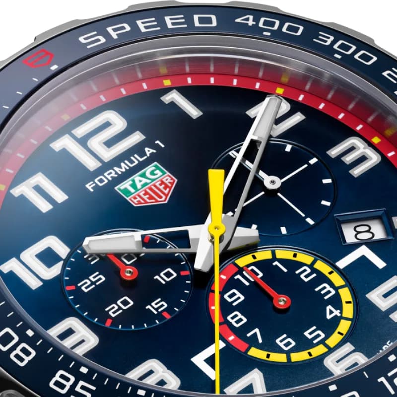 تگ هویر Formula 1 Chronograph x Red Bull Racing Quartz 43 استیل | صفحه آبی با جزئیات قرمز و زرد و بند استیل | رفرنس CAZ101AL.BA0842 — تصویر ۳